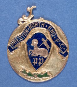Preston North End Football Club Medal, 1897-98 (metal) (se også 315001) af English School