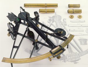 Ten Inch Sextant, sandsynligvis af George Adams (1750-95), underskrevet af forhandleren William Healer (1763-1815) (messing med original oxideret finish)