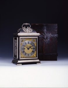 The Barnard Tompion, Tompion and Banger, London, nr. 460, slående beslagsur, ca. 1708 (ibenholt og sølv) (se også 745882-88) af English School