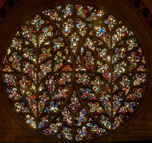 The Bishops Eye med mange nulstillede fragmenter (rosevindue - internt) af English School