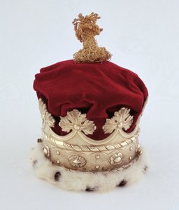 Hertuginden af Norfolks Coronet (forgyldt sølv, fløjl og hermelin) af English School