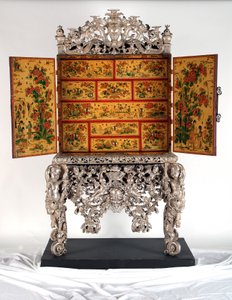 The Witcombe Cabinet, ca. 1697 (japaneret og forsølvet træ)
