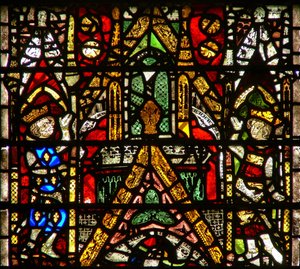 Vindue w42 forestillende en baldakin og kongelige sidefigurer af English School