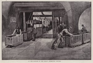 Fjernelse af tomme kullastbiler i bunden af en mineskakt (litho) af Enoch Ward