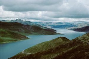 Yamdrog-søen, den sydlige rute fra Shigatse til Lhasa, Tibet (foto)