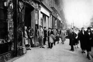 Venter på, at syersker forlader arbejdet, Paris, 1931.