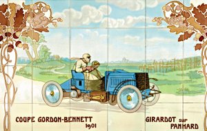 Girardot kører i en Panhard-bil i Gordon Bennet Cup i 1901: keramiske fliser fremstillet af Gilardoni Fils et Cie i Paris, efter en tegning af Ernest Montaut (1878-1909). af Ernest Montaut