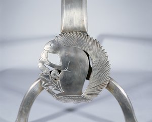 Ildhund, der forestiller et egern, ca. 1905-10 (poleret stål) (detalje)