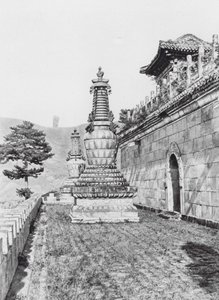 Jehol, Pu lo sze, Chihli, Terrasse i Lama-klosteret Pu lo sze (s/h-foto)