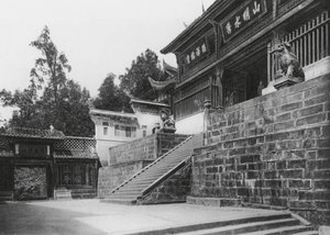 Kuanhien, Ori Lang miao, Szechuan, Anden forreste banehalvdel (s/h-foto) af Ernst Boerschmann