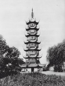 Shanghai, Lung hua ta, Kiangsu, Pagoden for dragens skønhed (s/h-foto) af Ernst Boerschmann