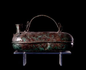 Etruskisk civilisation: bronze askos fra graven til Bronze Char i Vulci, 680-670 f.Kr. af Etruscan