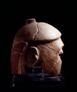 Etruskisk civilisation: casquee-hoved i terracotta fra Antenanti-gruppen fra Murlo, Poggio Civitate, Italien - 580-570 f.Kr. af Etruscan