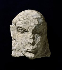 Etruskisk civilisation: kalksten kvindes hoved. 650 f.Kr. ca. Fra tumulus af Pietrera di Vetulonia. Firenze, Museo Archeologico af Etruscan