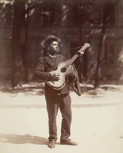 Guitarspiller, Paris af Eugène Atget