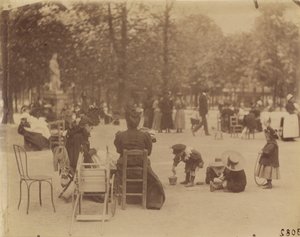 Kvinder og børn i Luxembourghaven af Eugène Atget