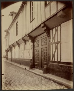 Beauvais, hus, 27 Rue Pantaléon. af Eugène Atget