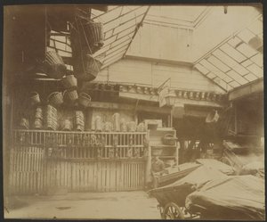 Hôtellerie du Heaume, 5 Rue Pirouette (1°) af Eugène Atget