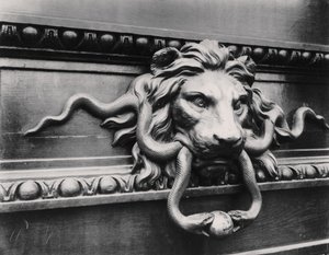 Løvedørsbanker, Paris af Eugène Atget
