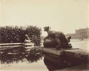Versailles, Fontaine du Point du Jour, Tiger Slaying a Bear af Houzeau, 1903. af Eugène Atget