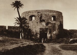 Arzila, Gateway i bymuren (s/h foto) af European Photographer
