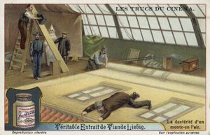 Filming a man climbing a wall  af European School