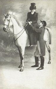 Kvinde og mand i ridedragt (s/h-foto) af European School