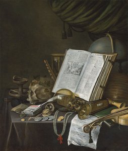 Stilleben med mønter og andre genstande på et bord