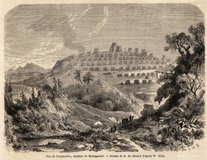 Udsigt over Madagaskars hovedstad Tananarive, tegning af Evremond de Berard (1824-1881), til illustration af Ida Pfeiffers rejse til Madagaskar i 1857. Indgravering i “” Le tour du monde”” 1861. Selvas samling.