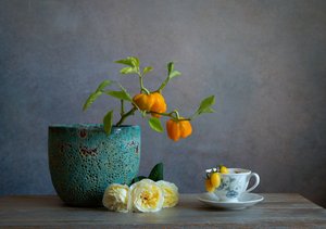Friske peberfrugter og roser af Fangping Zhou