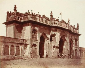En gateway i Lucknow af Felice Beato