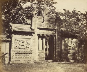 Udvendigt af graven, depot nær Peking af Felice Beato