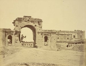 Gateway, der fører ind i The Residency, almindeligvis Bailee Guard Gate, afholdt af oberstløjtnant R.H.M. Aitken, fra den 13. bengalske indfødte