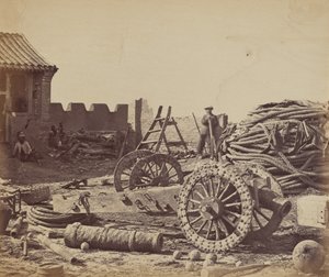 Interiør af Pehtang Fort viser magasinet og træpistolen, 1. august 1860 af Felice Beato