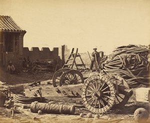 Interiør i Pehtang Viser magasinet og træpistol, 1. august 1860 af Felice Beato