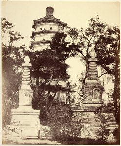 [Pagode oppe på bakken, - Sommerpaladset, Yuen-Ming-Yuen, Peking]. af Felice Beato