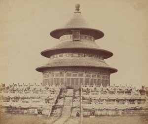Himlens hellige tempel, hvor kejseren ofrer en gang om året, i den kinesiske by Pekin, oktober 1860 af Felice Beato