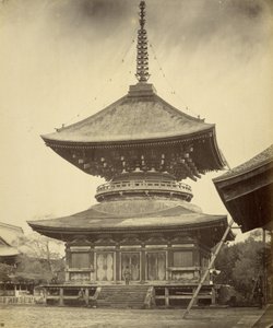 En-etagers pagode, Hachiman-helligdommen, Kamakura af Felice Beato