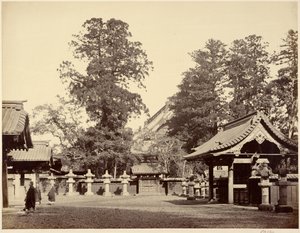 [Temple at Shiba] af Felice Beato