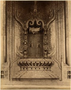 The-ha-thana eller Løvernes trone i Myei-nan eller Main Audience Hall i Mandalay-paladset, Burma, slutningen af det 19. århundrede (albumin-tryk) af Felice Beato