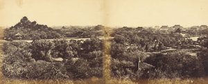 Udsigt over det kejserlige vinterpalads, Pekin, viser den kunstige bakke, 29. oktober 1860, 1860. af Felice Beato