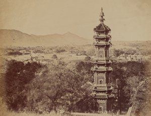 Udsigt over sommerpaladset Yuen Min Yuen, Pekin, der viser pagoden før brændingen, oktober 1860 af Felice Beato