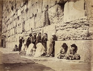 En gruppe israelitter beder ved Grædemuren (eller Vestmuren), Jerusalem af Félix Bonfils