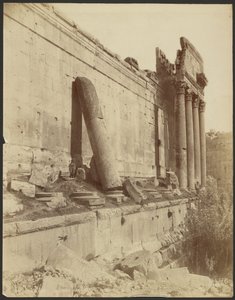 Baalbek, skrånende søjle af Félix Bonfils