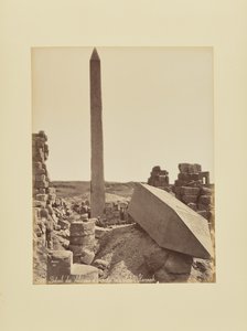 Detalje af obeliskerne og karyatidernes gård - Karnak af Félix Bonfils