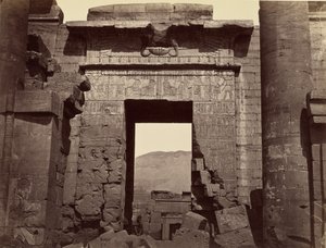 Detaljer af indgangsporten til templet, Medinet Habu af Félix Bonfils