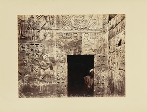 Egypten. [sic] Lavrelief i den anden gård til højre for Ramesses-templet af Félix Bonfils