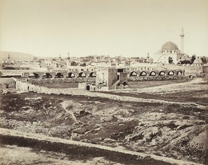 Panoramaudsigt over et befolket område med en moské i Israel af Félix Bonfils