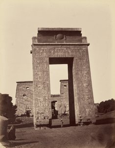 Propylonet og indgangsporten til det lille tempel [Karnak, Theben]