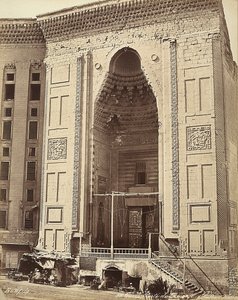 Dør til Sultan Hassans moske i Kairo, Egypten af Félix Bonfils